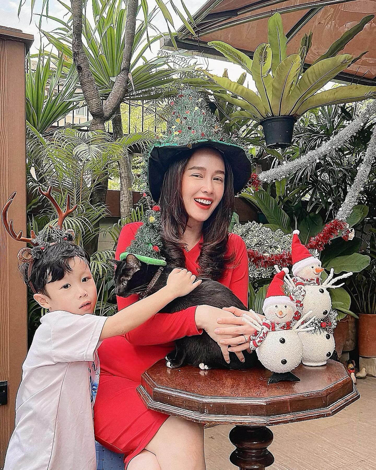 โม - อมีนา พินิจ