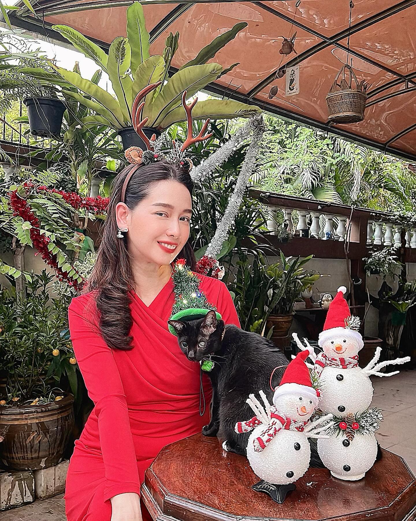 โม - อมีนา พินิจ