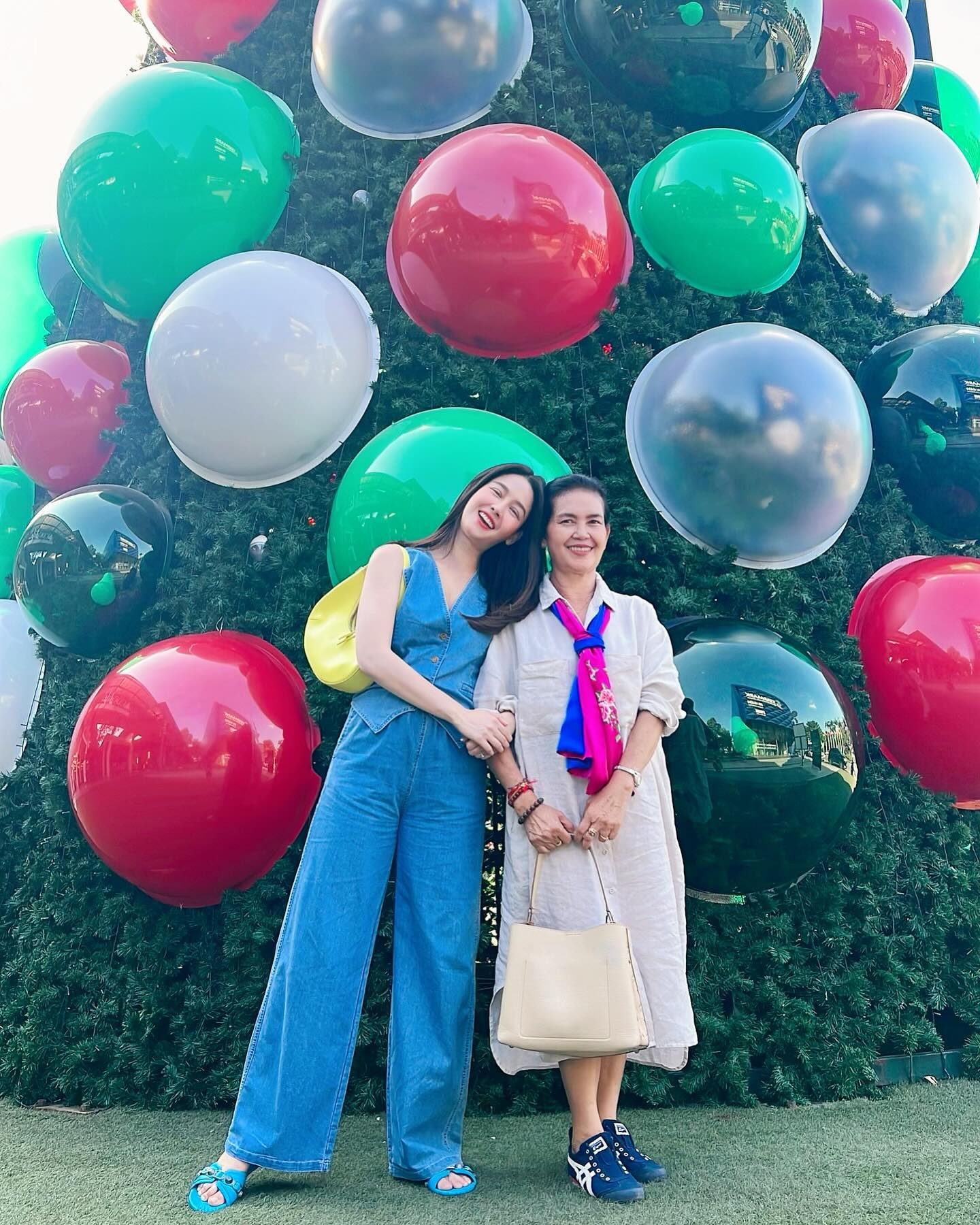 โม - อมีนา พินิจ