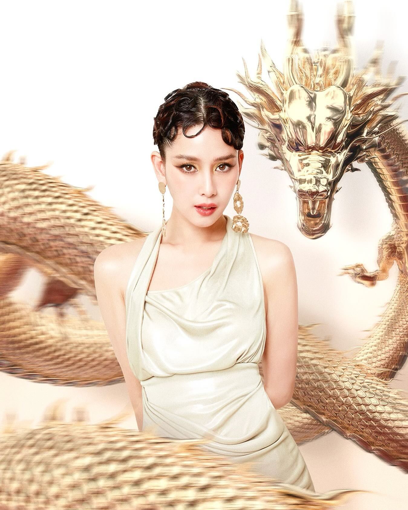 โม - อมีนา พินิจ