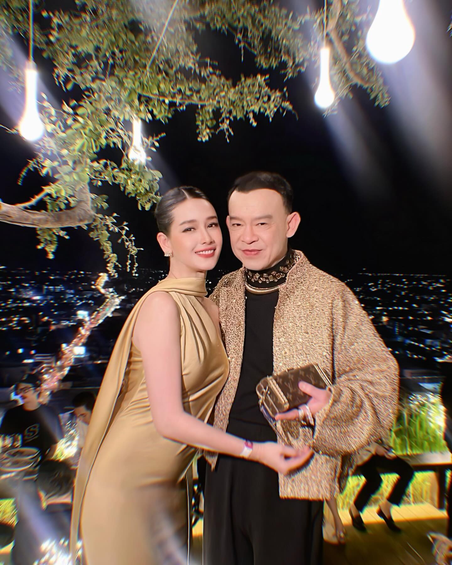 โม - อมีนา พินิจ