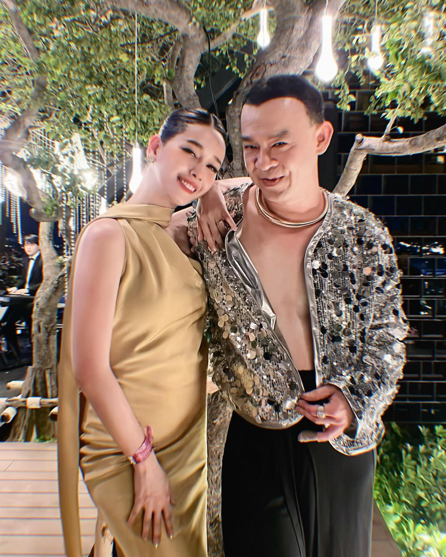 โม - อมีนา พินิจ
