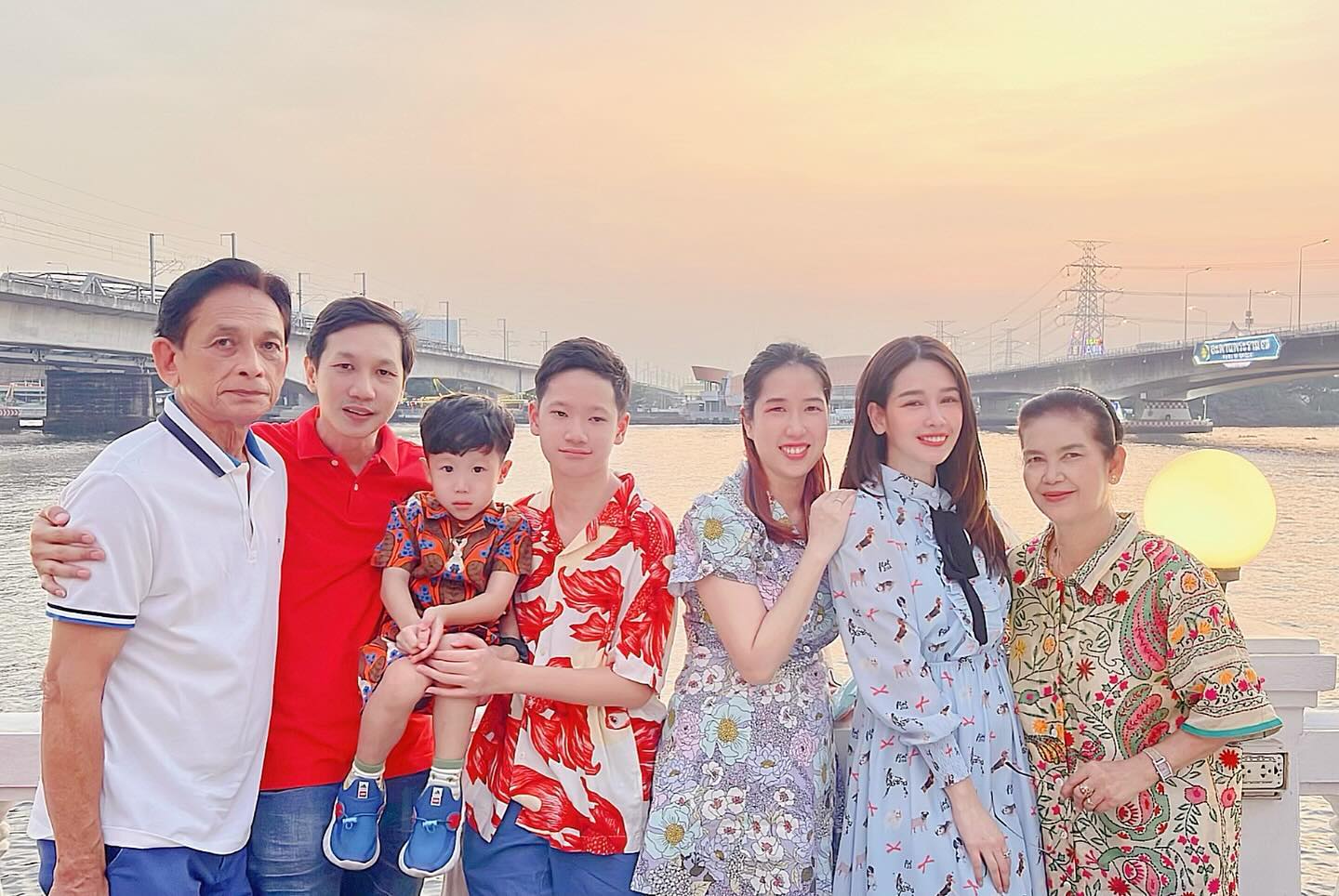 โม - อมีนา พินิจ