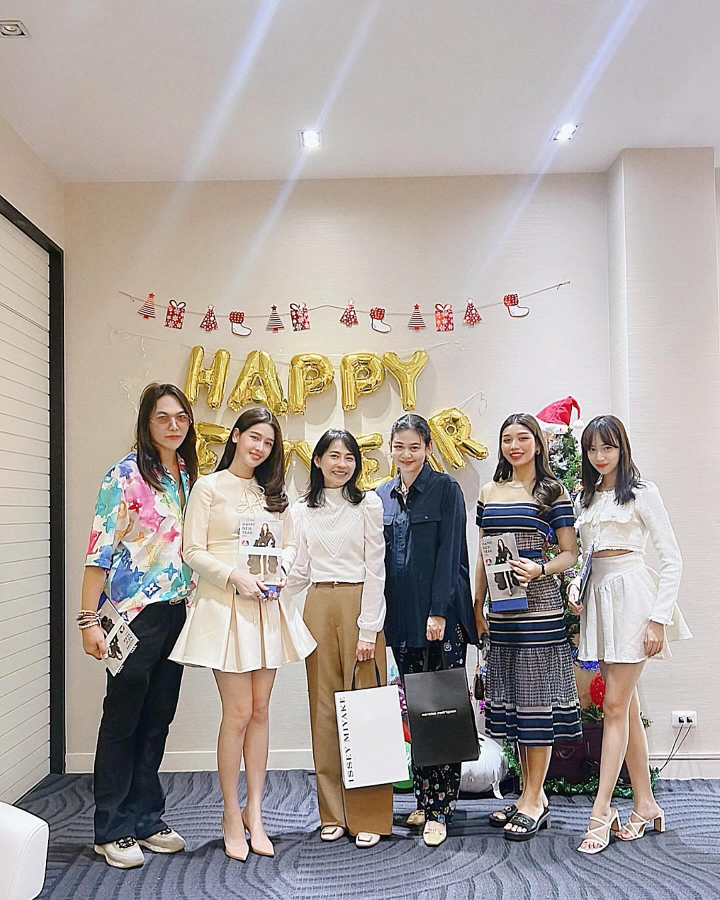 โม - อมีนา พินิจ