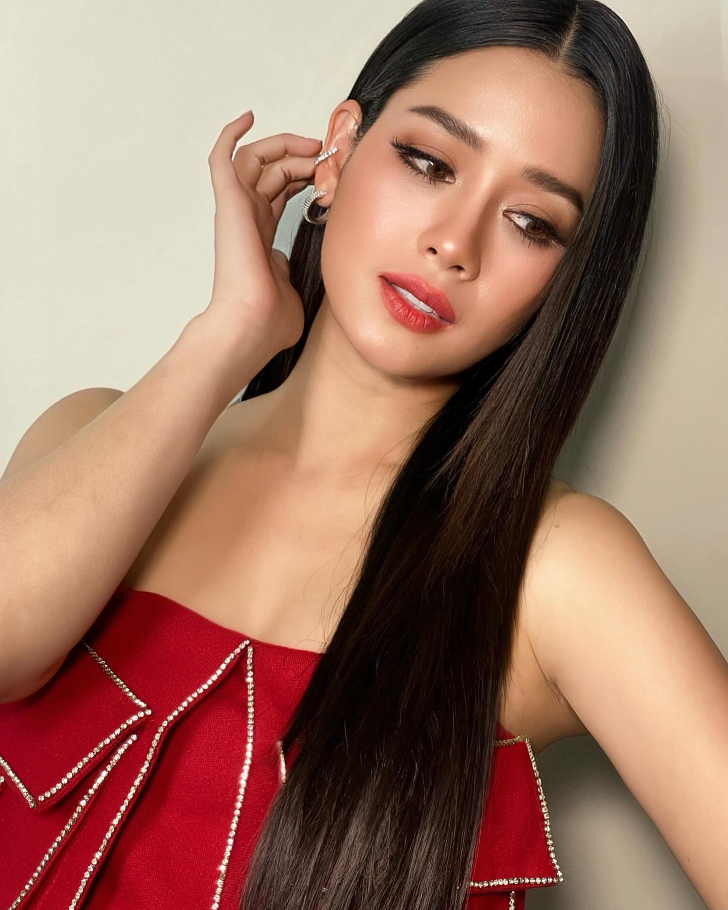 โม - อมีนา พินิจ