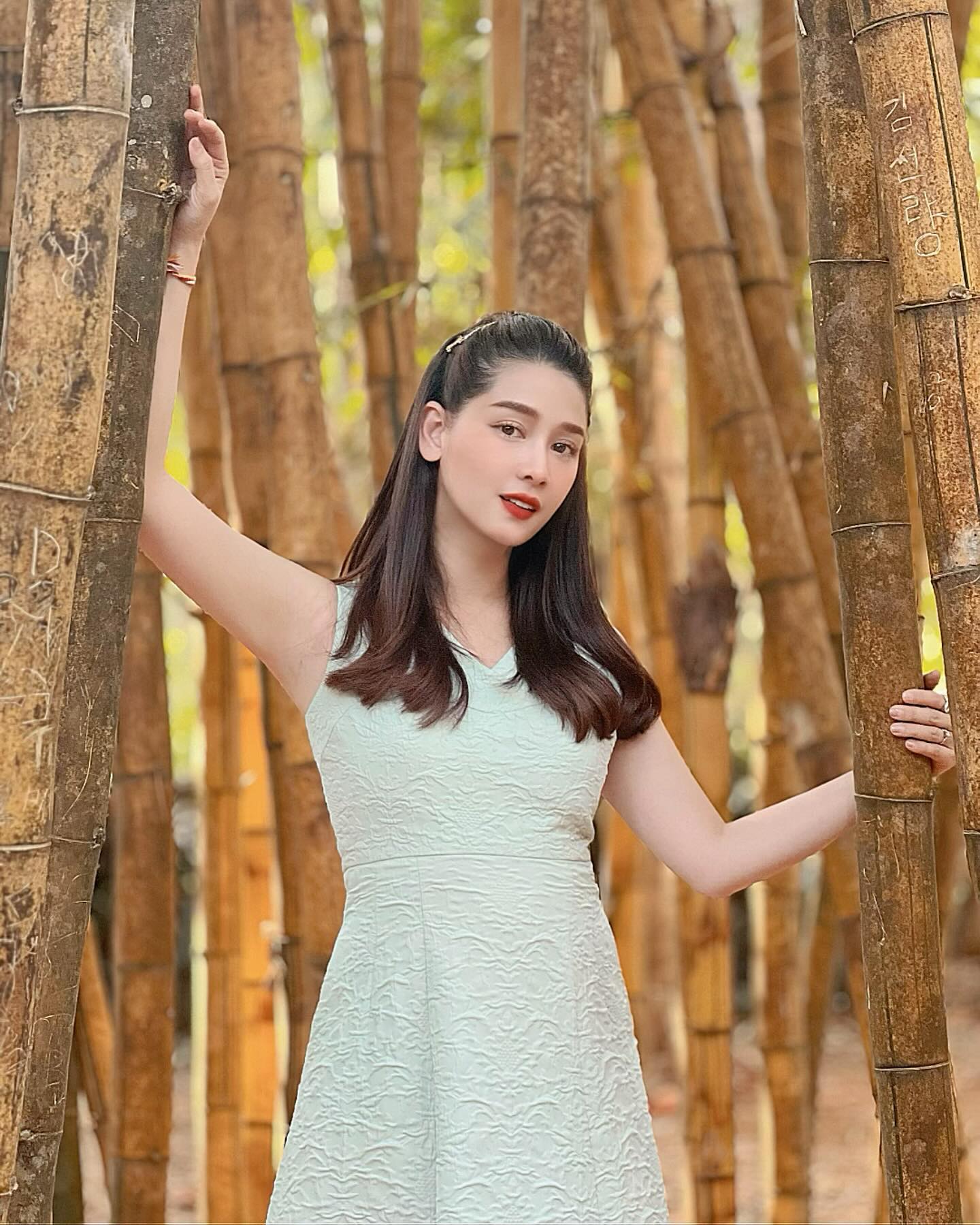 โม - อมีนา พินิจ