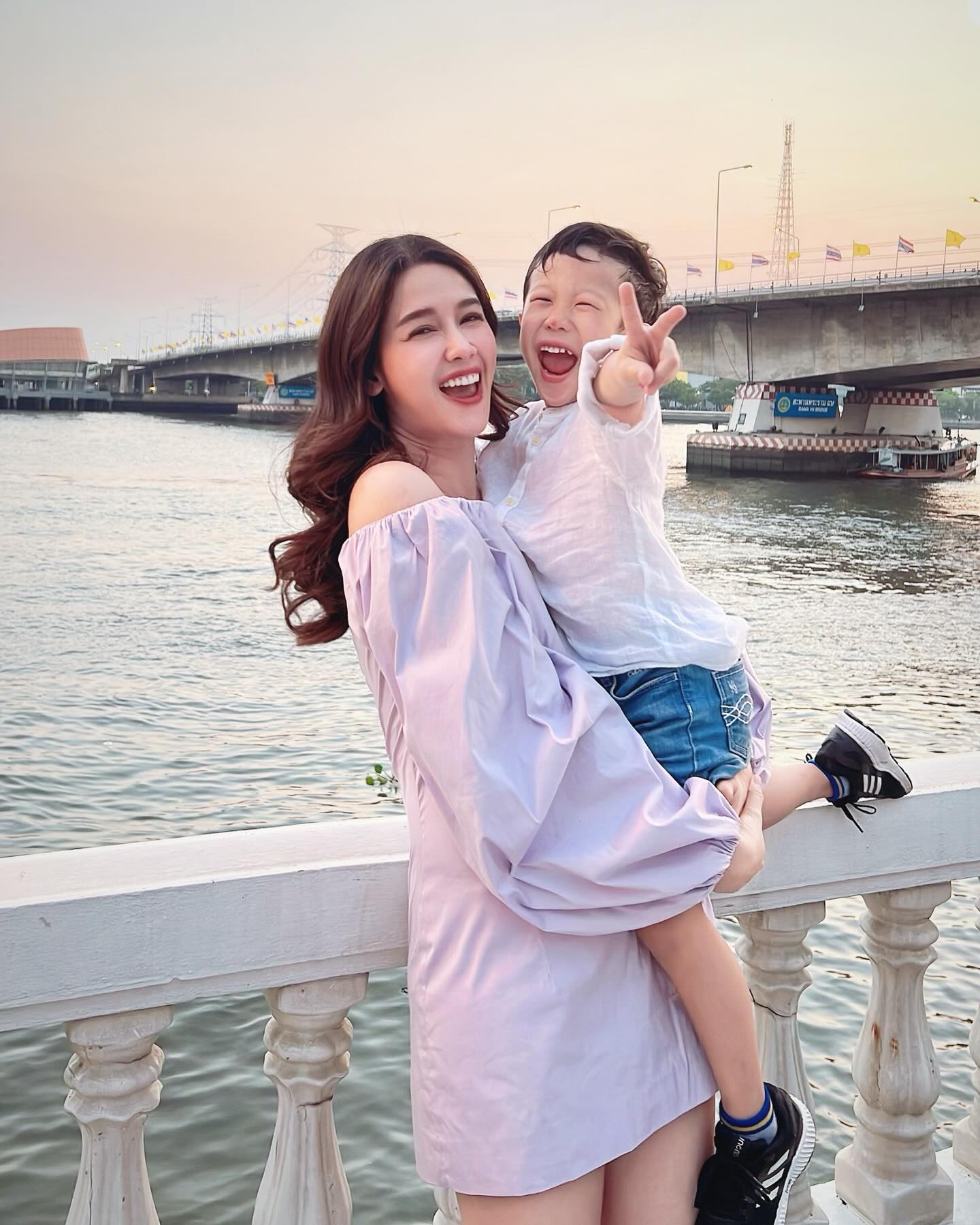 โม - อมีนา พินิจ