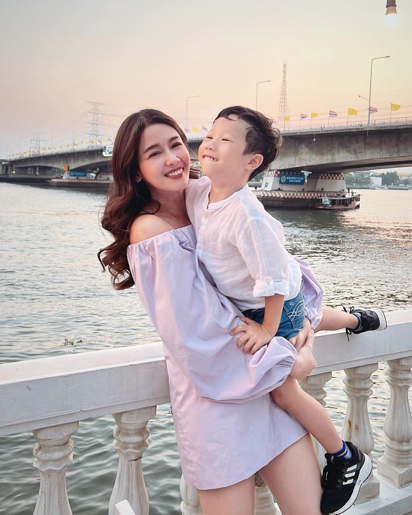 โม - อมีนา พินิจ