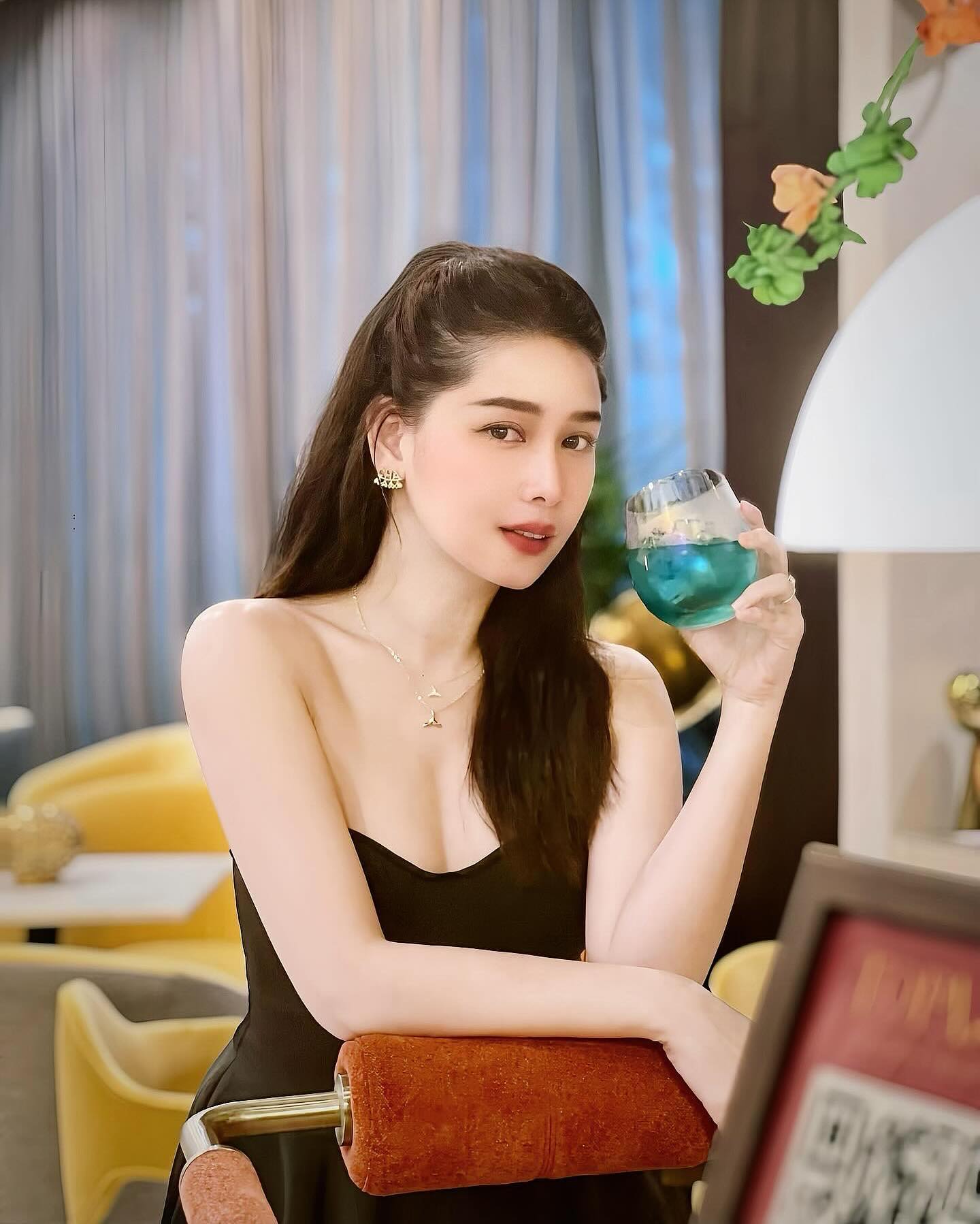 โม - อมีนา พินิจ
