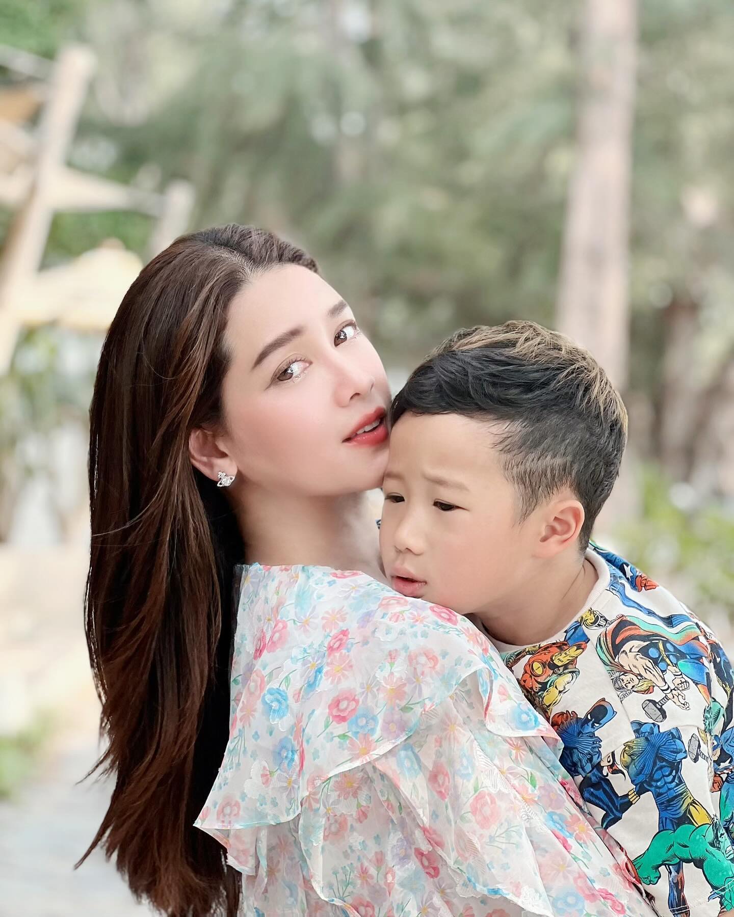 โม - อมีนา พินิจ