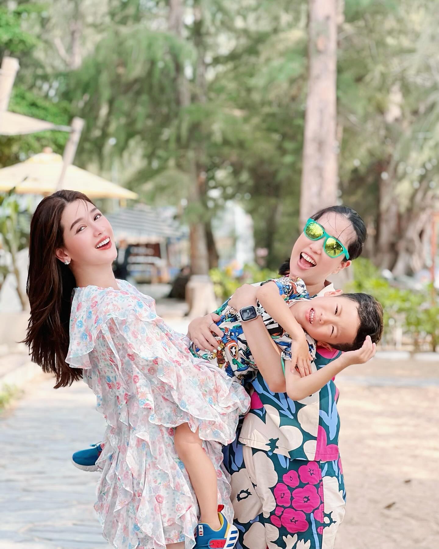 โม - อมีนา พินิจ