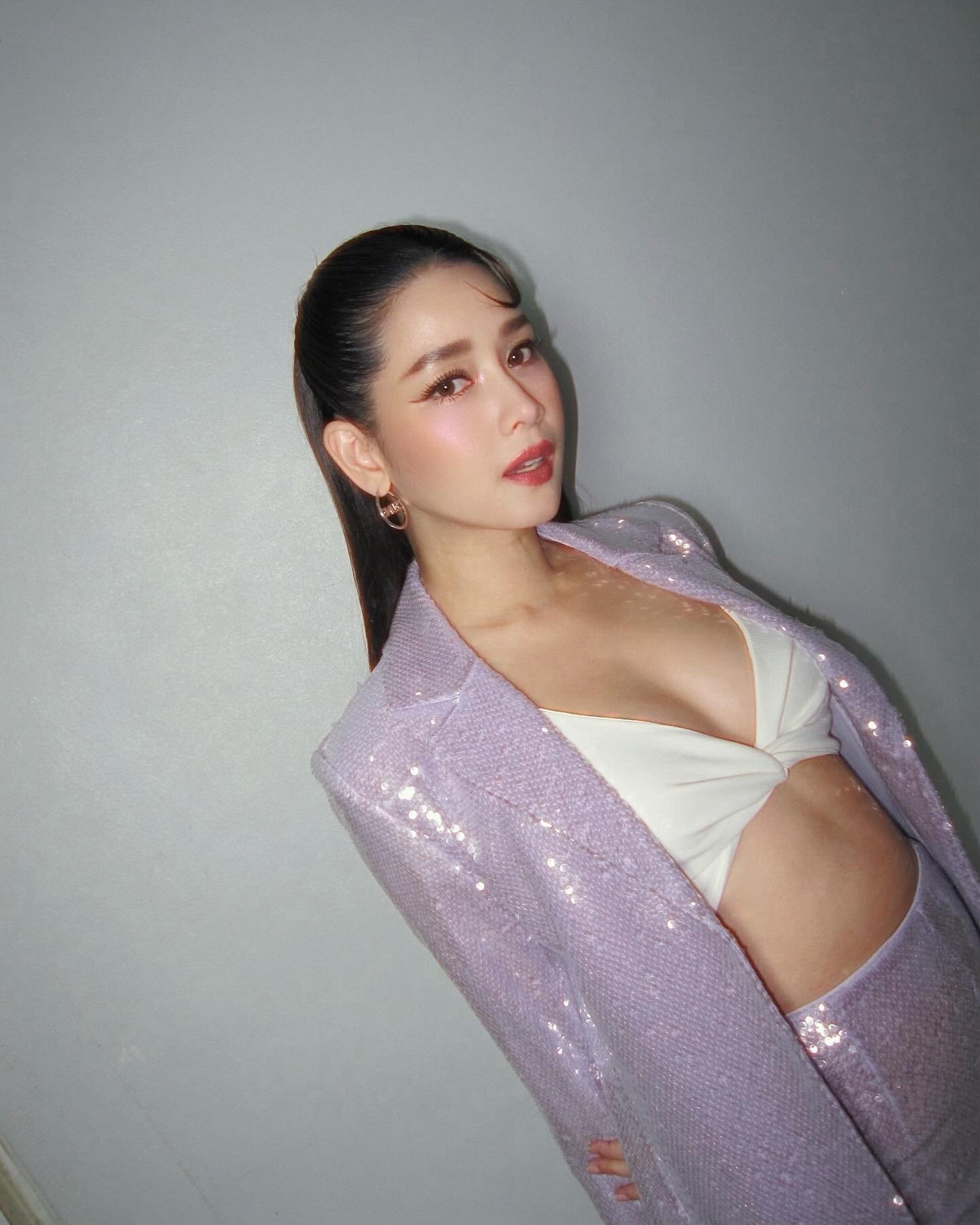 โม - อมีนา พินิจ