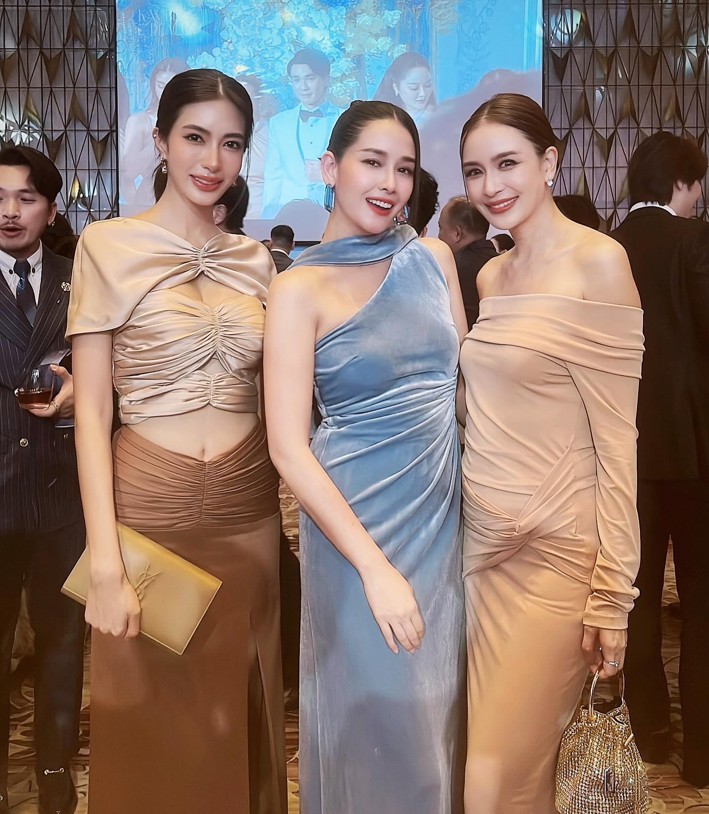 โม - อมีนา พินิจ