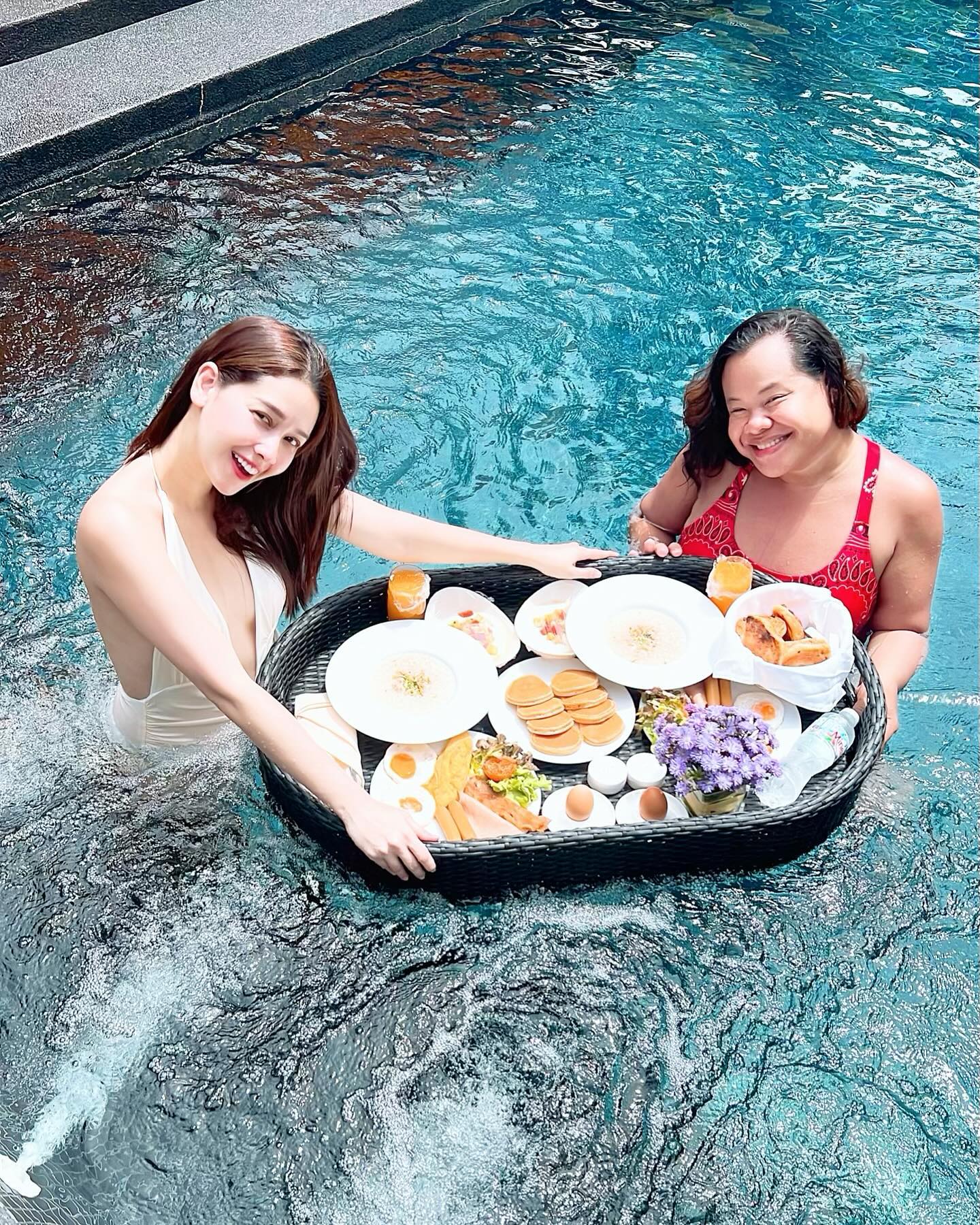 โม - อมีนา พินิจ