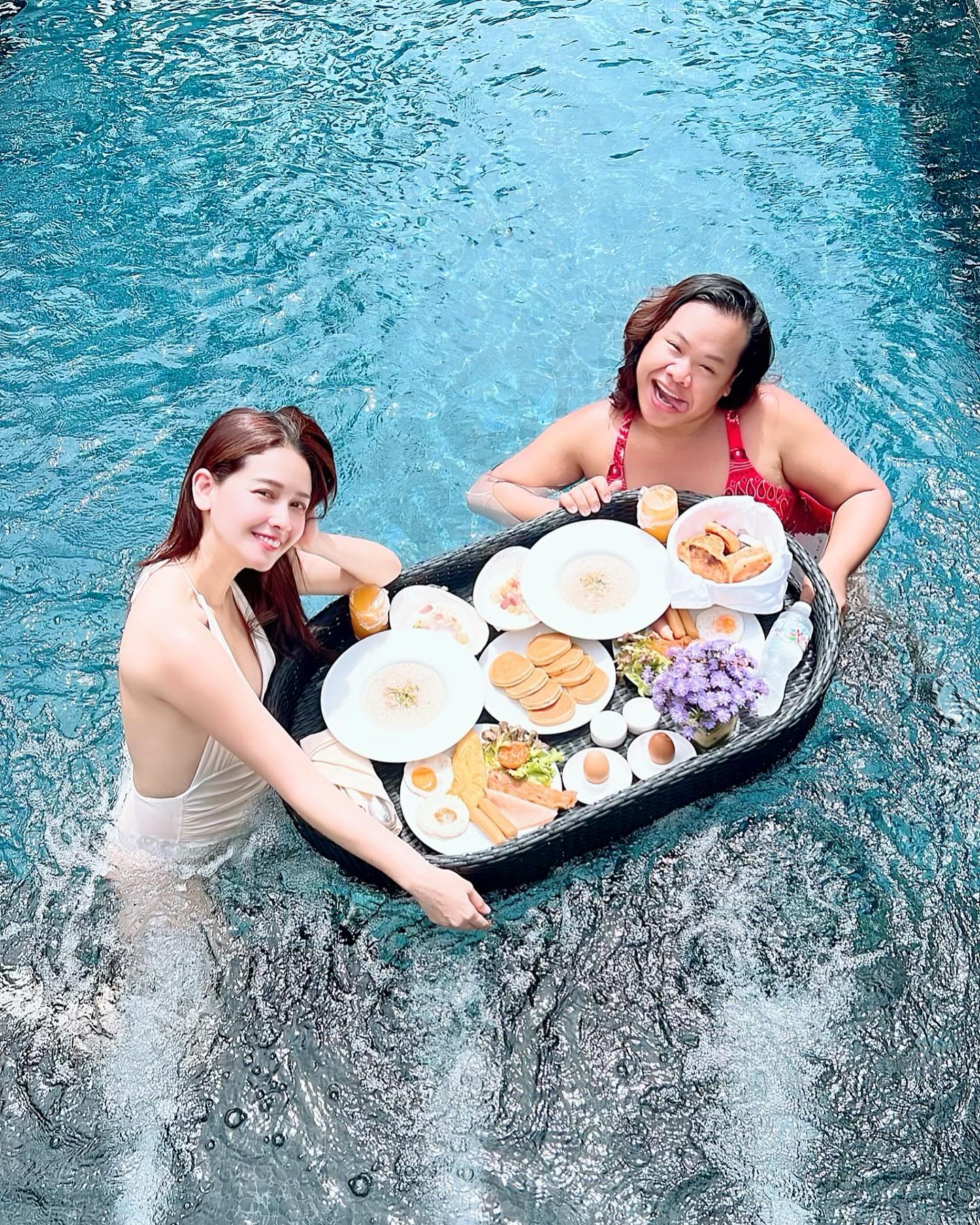 โม - อมีนา พินิจ