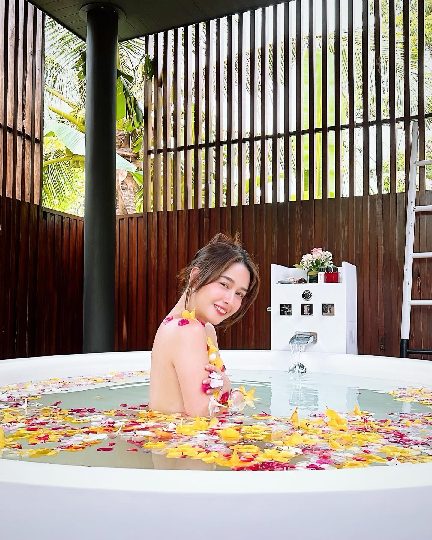 โม - อมีนา พินิจ