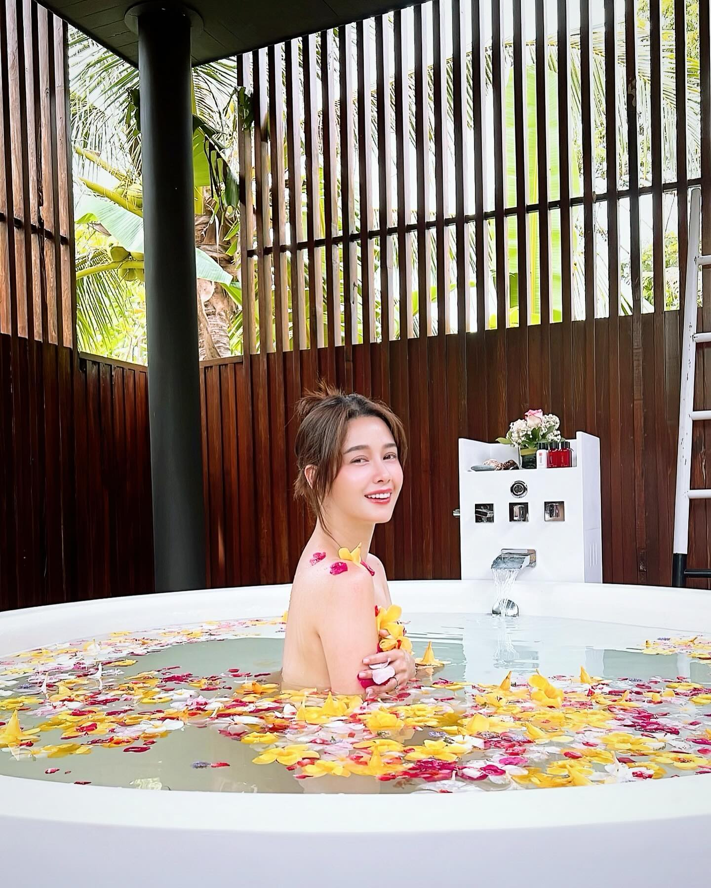โม - อมีนา พินิจ
