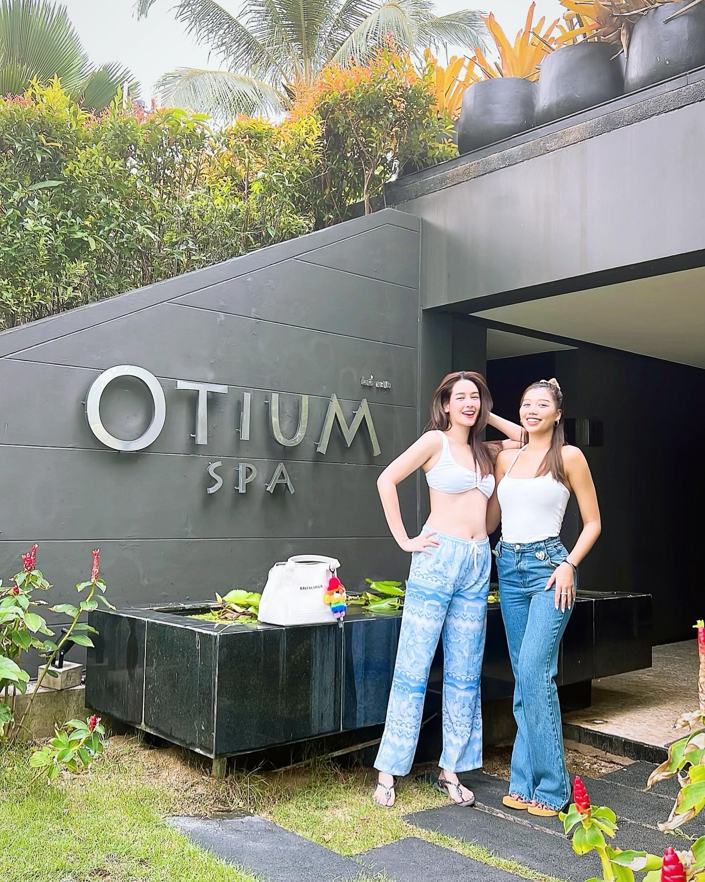 โม - อมีนา พินิจ