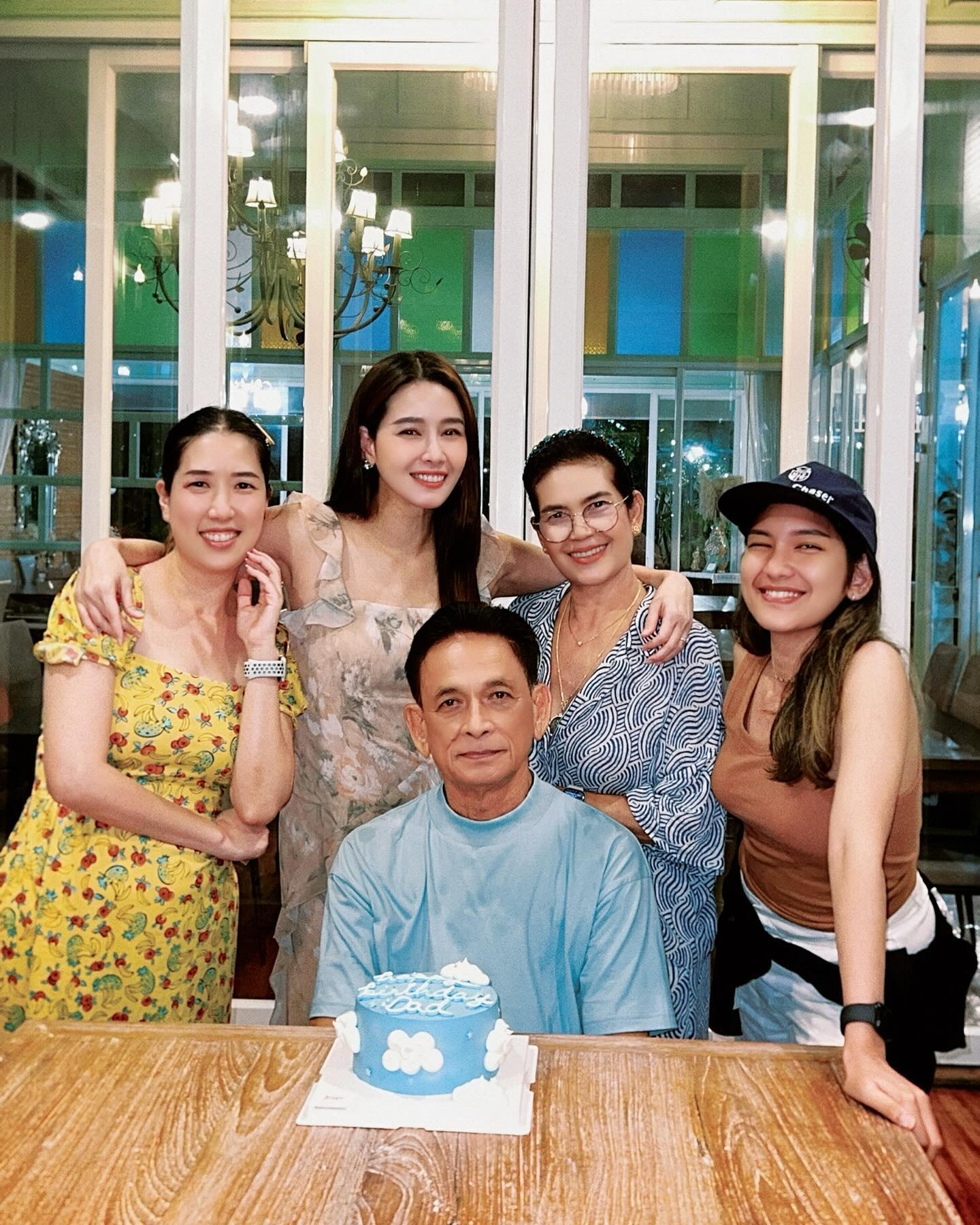 โม - อมีนา พินิจ