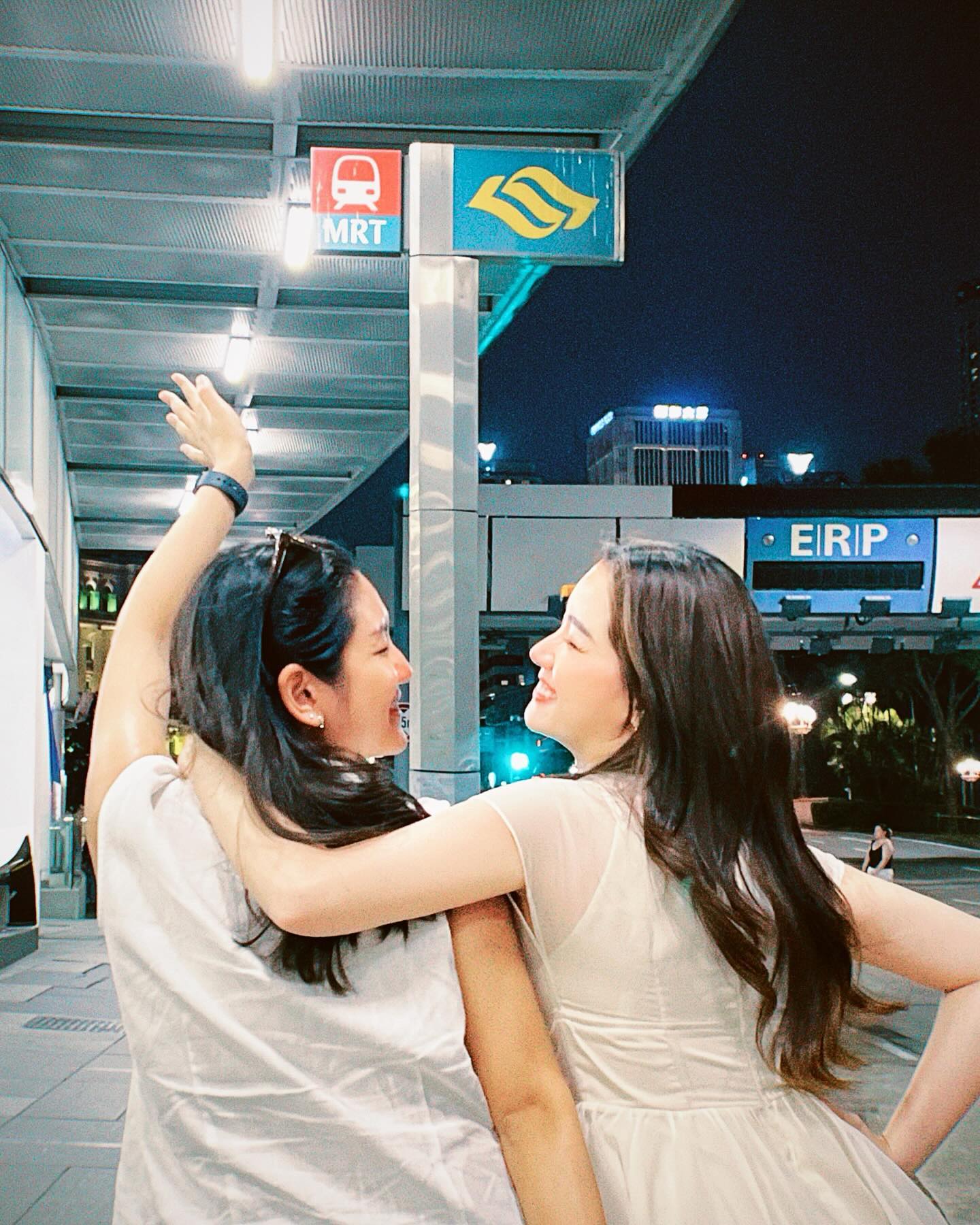 โม - อมีนา พินิจ