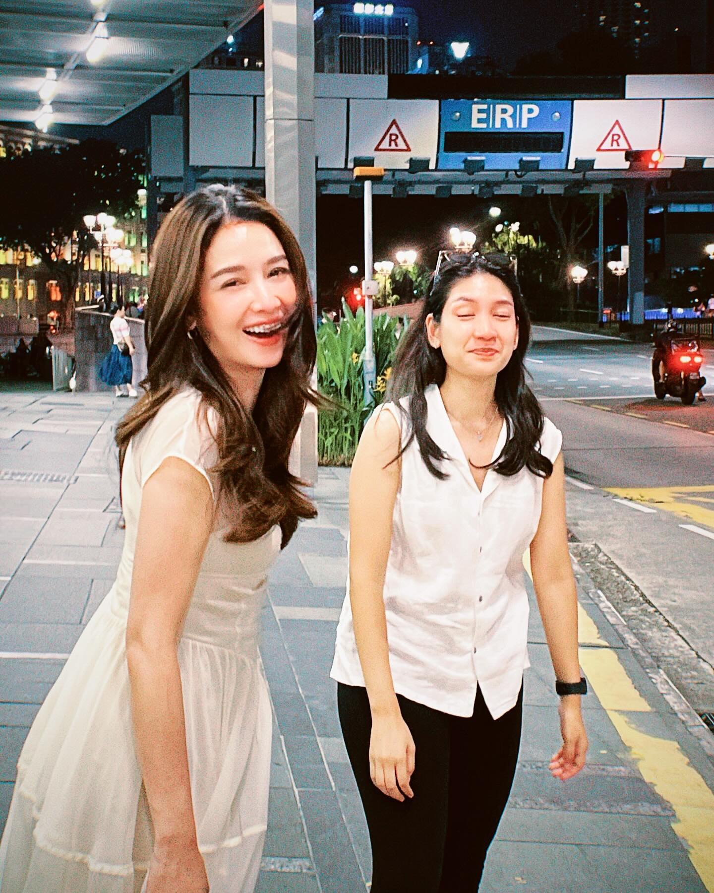 โม - อมีนา พินิจ