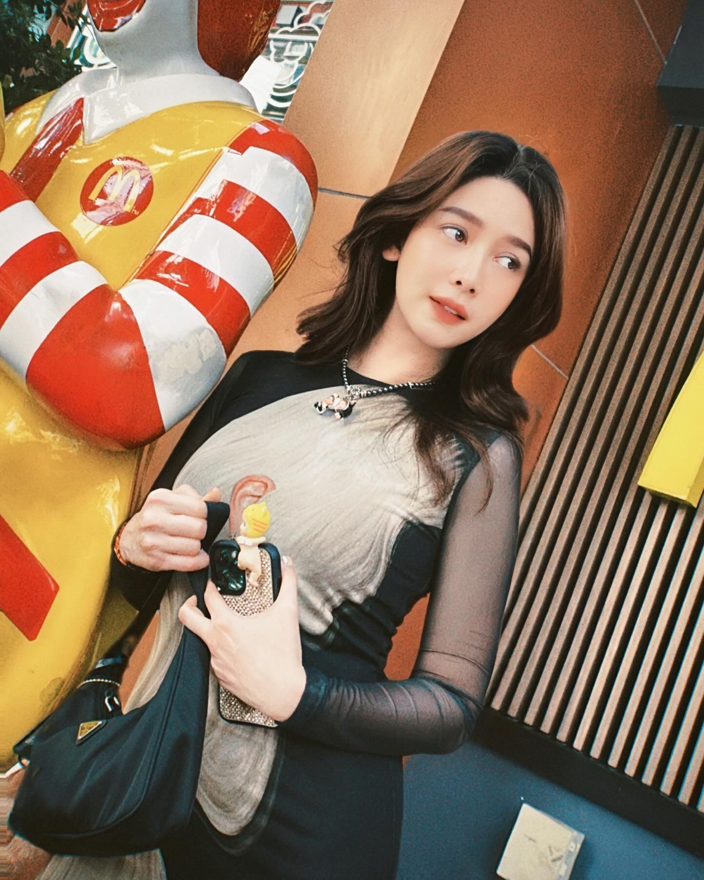 โม - อมีนา พินิจ