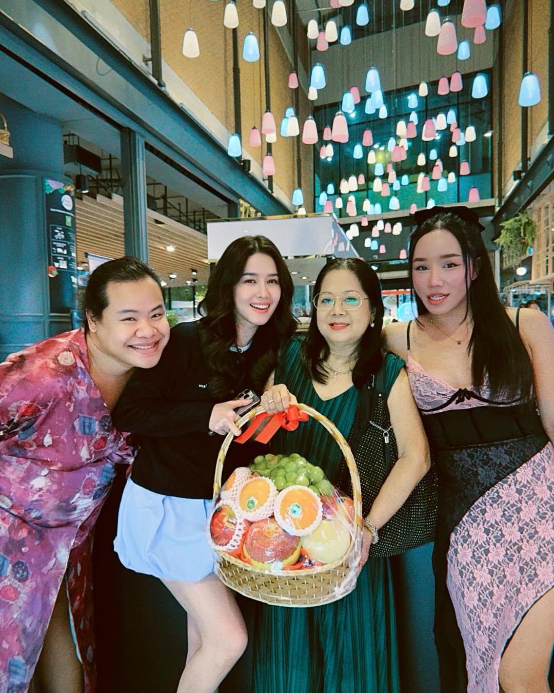 โม - อมีนา พินิจ