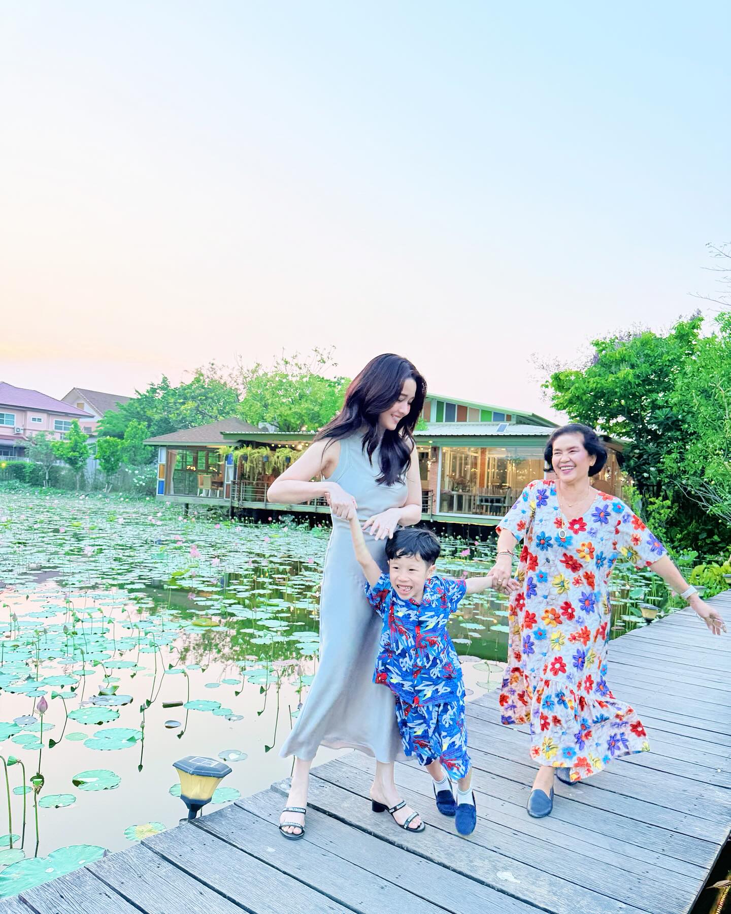 โม - อมีนา พินิจ