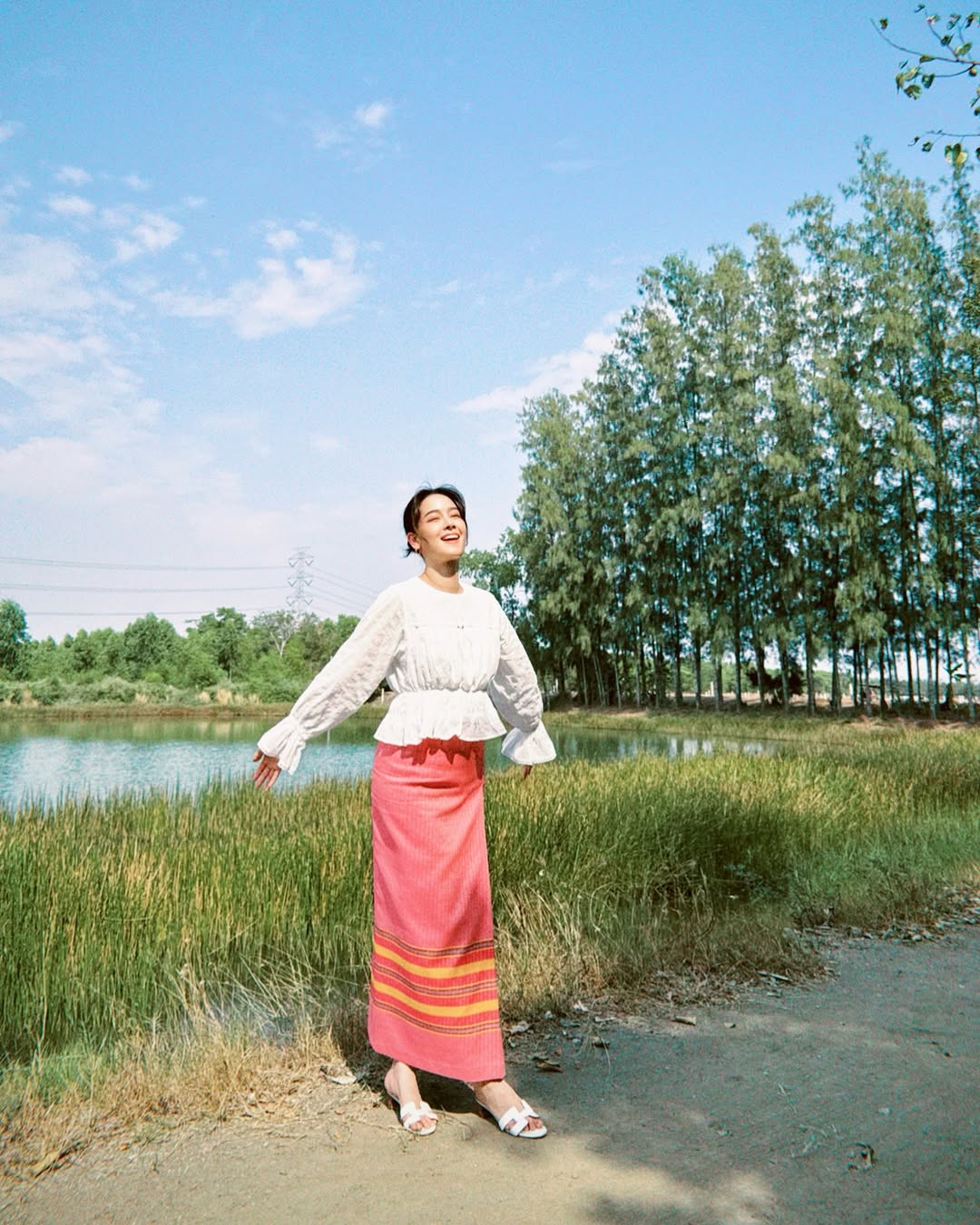 โม - อมีนา พินิจ