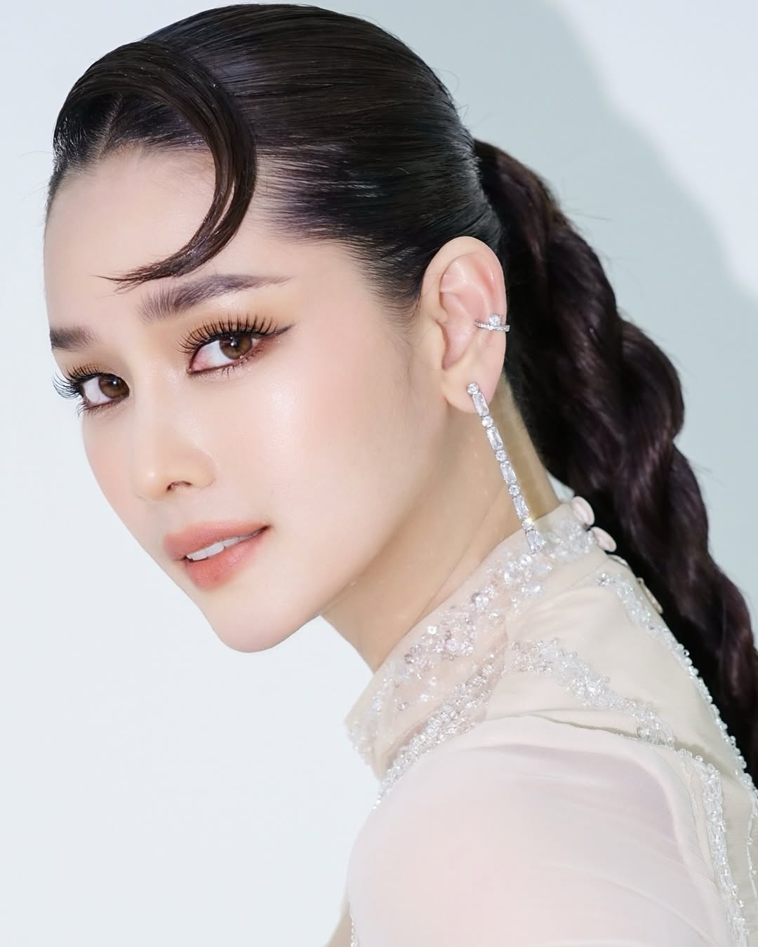 โม - อมีนา พินิจ
