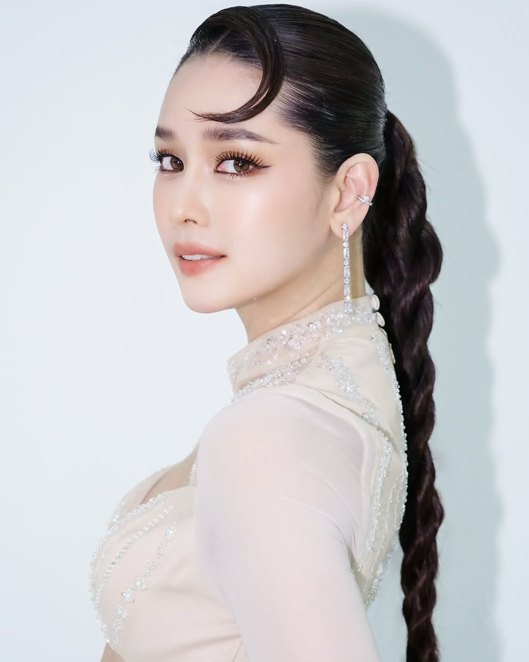 โม - อมีนา พินิจ