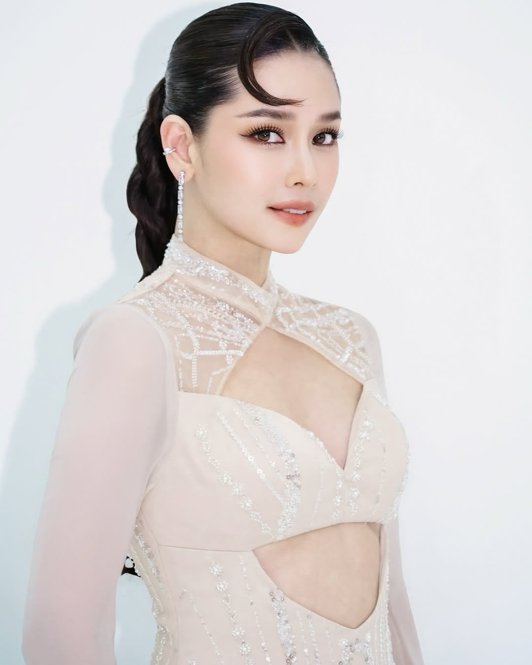 โม - อมีนา พินิจ