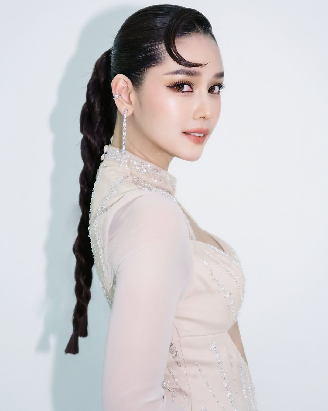 โม - อมีนา พินิจ