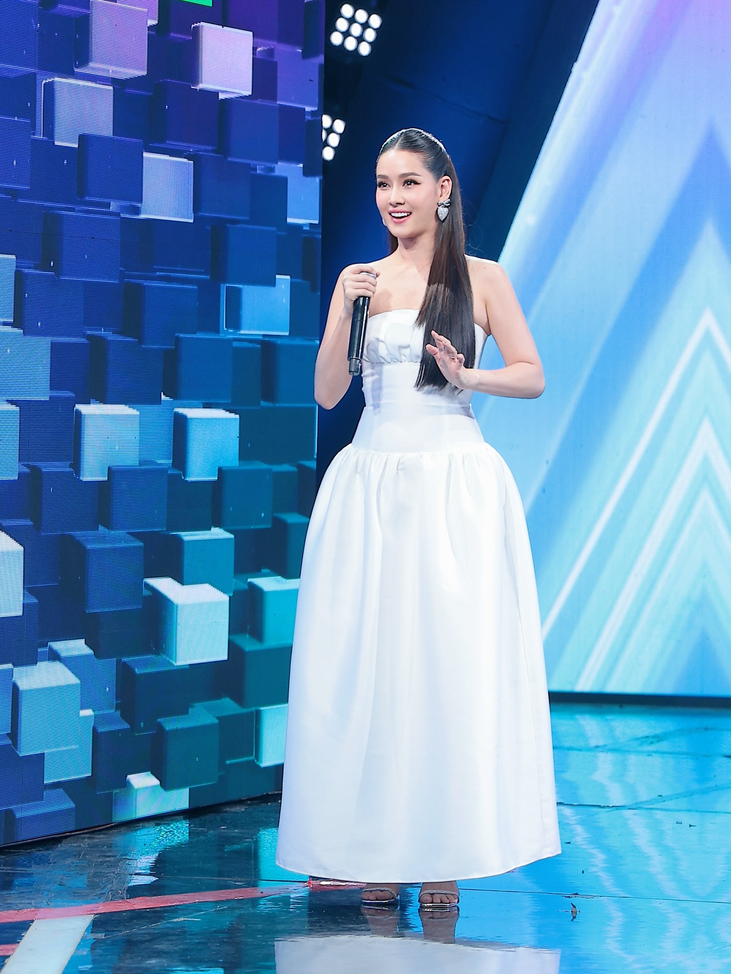 โม - อมีนา พินิจ