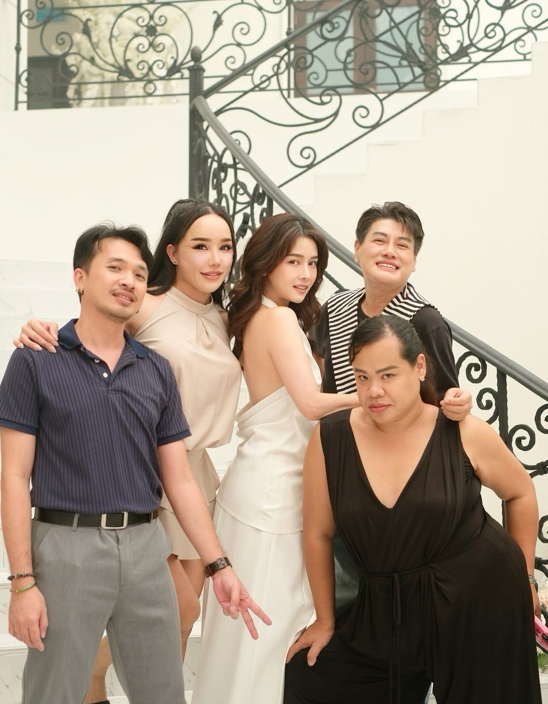 โม - อมีนา พินิจ