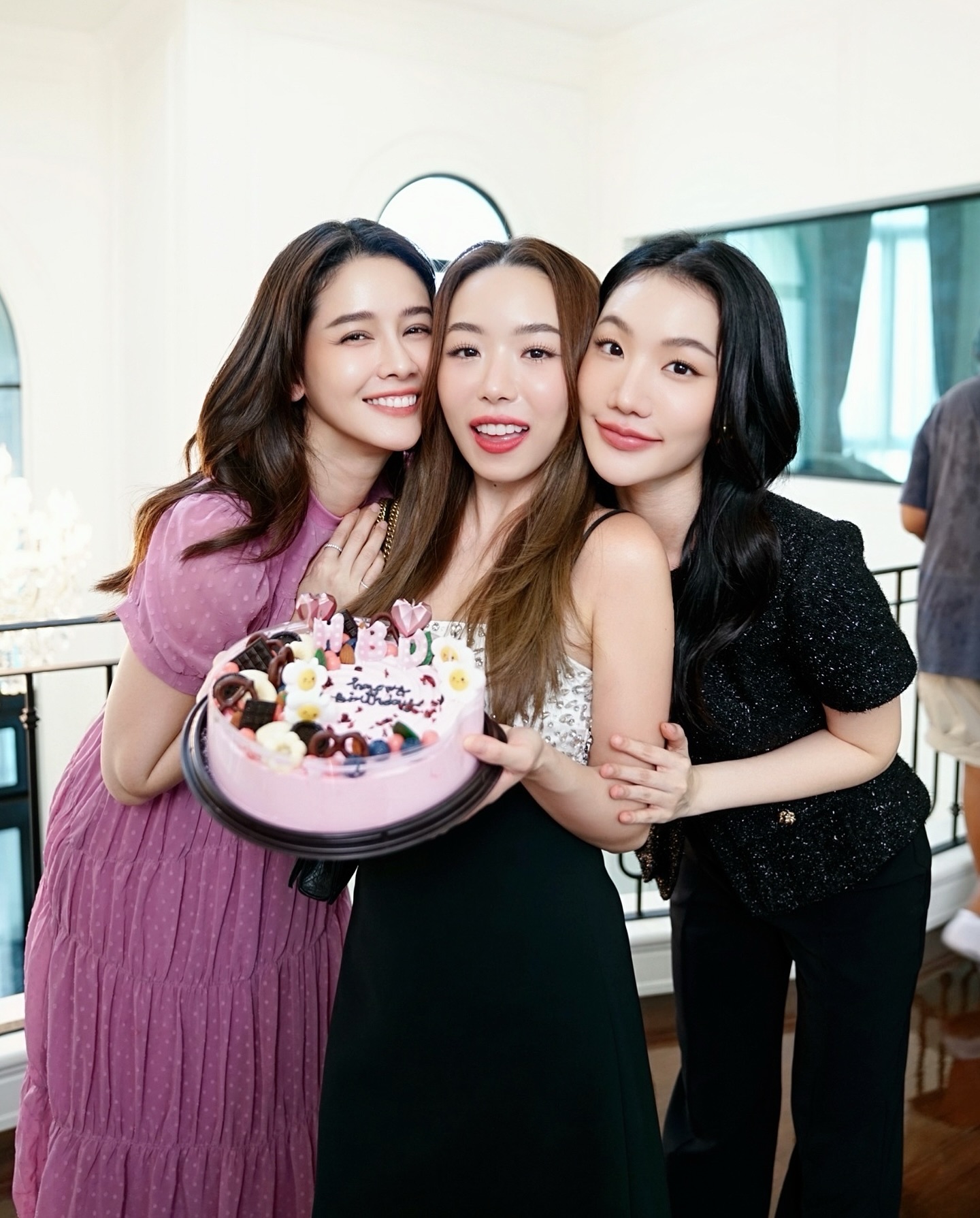 โม - อมีนา พินิจ