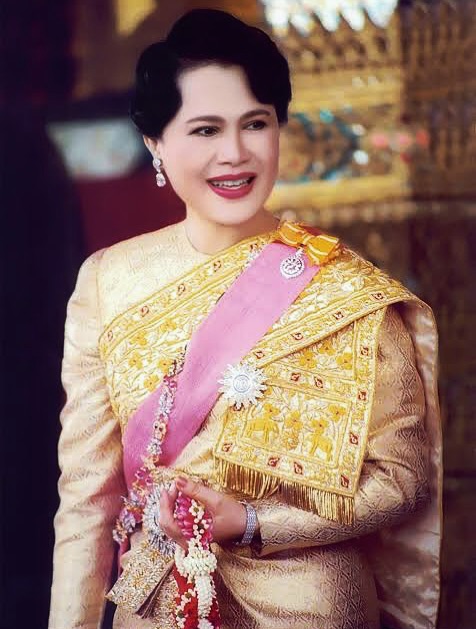 โม - อมีนา พินิจ