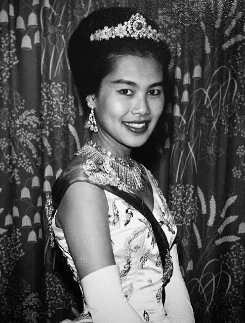 โม - อมีนา พินิจ