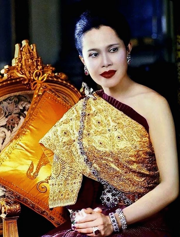 โม - อมีนา พินิจ