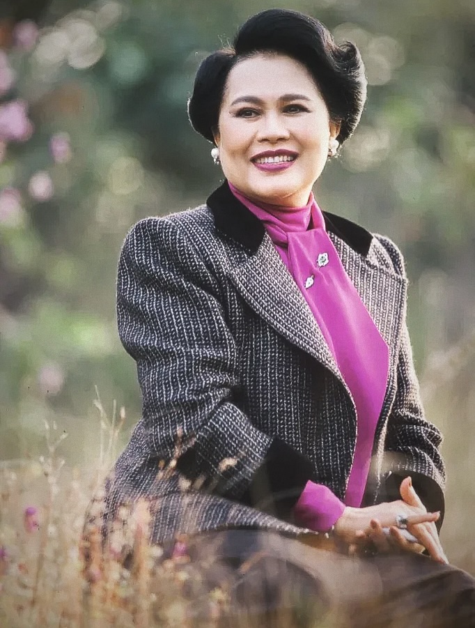 โม - อมีนา พินิจ