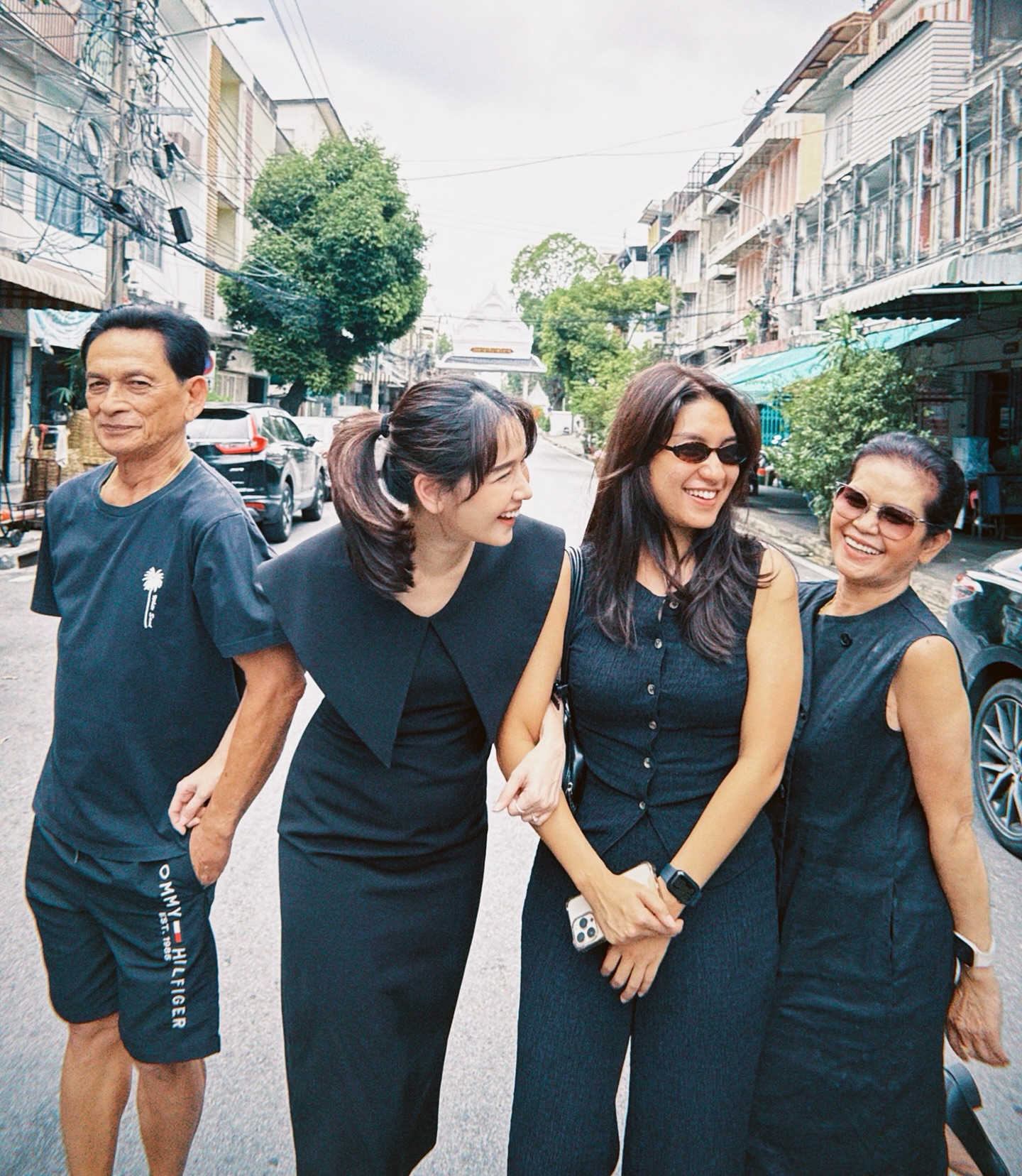 โม - อมีนา พินิจ