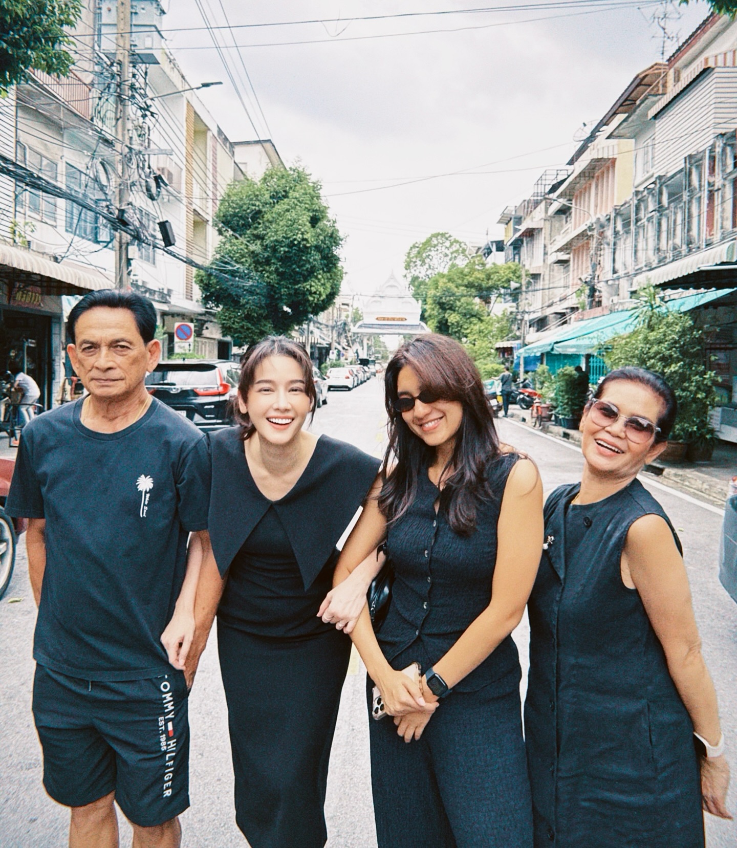 โม - อมีนา พินิจ