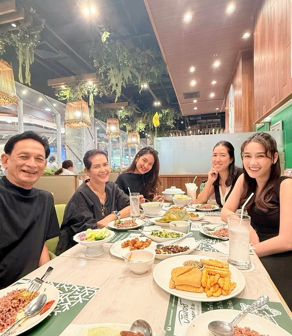 โม - อมีนา พินิจ