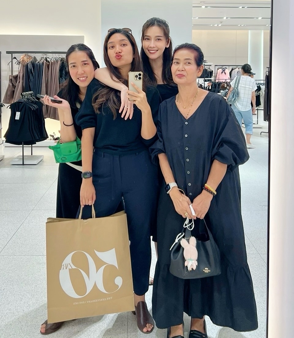 โม - อมีนา พินิจ