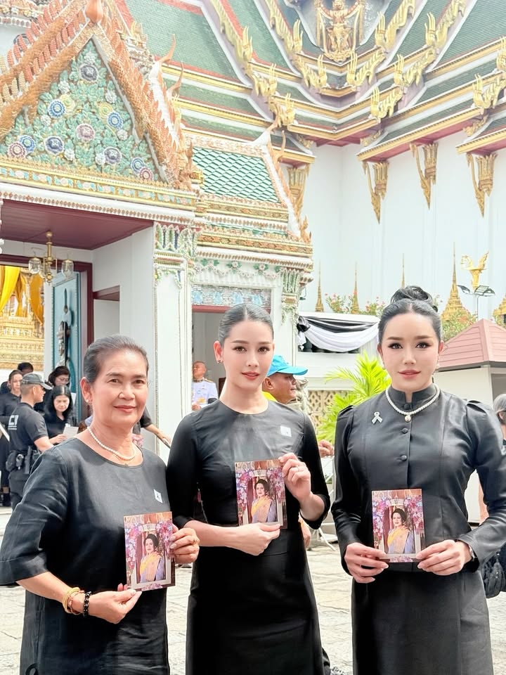 โม - อมีนา พินิจ