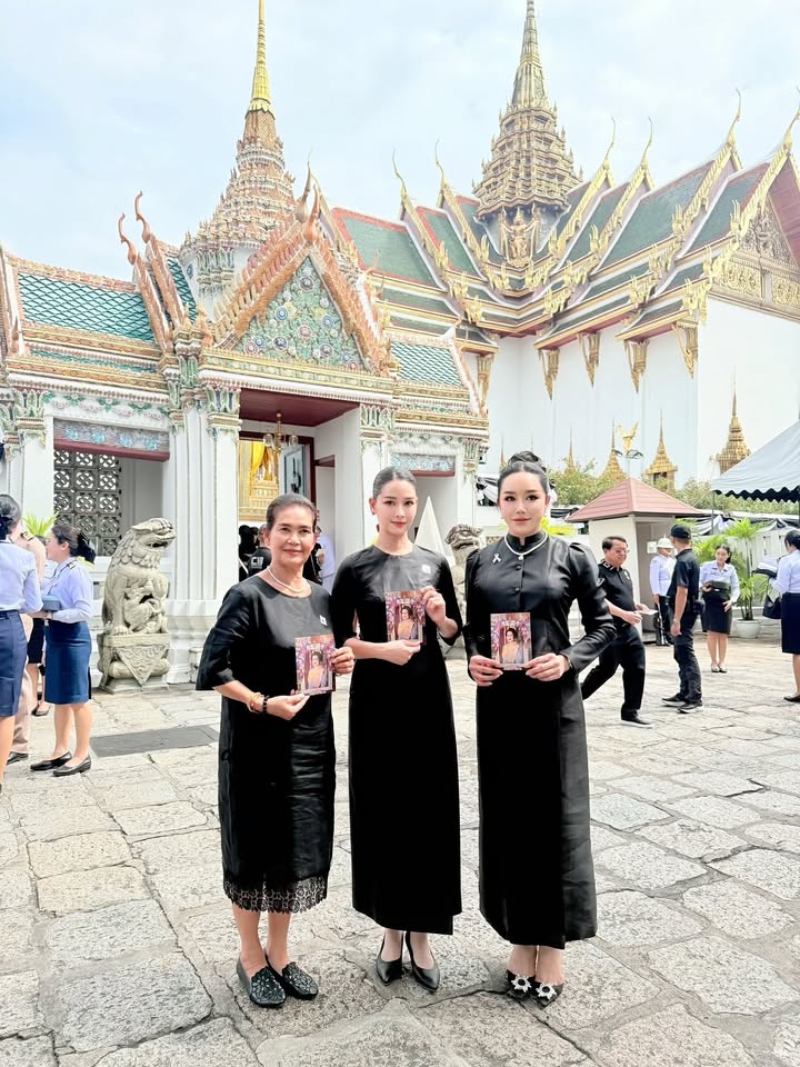 โม - อมีนา พินิจ