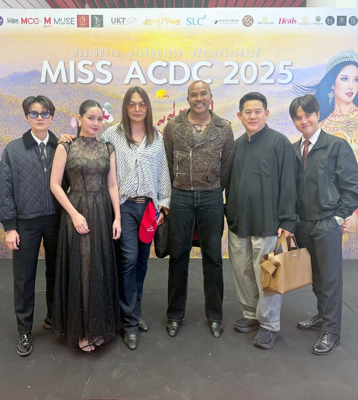 โม - อมีนา พินิจ