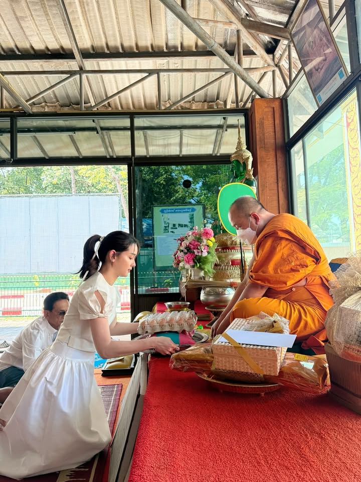 โม - อมีนา พินิจ