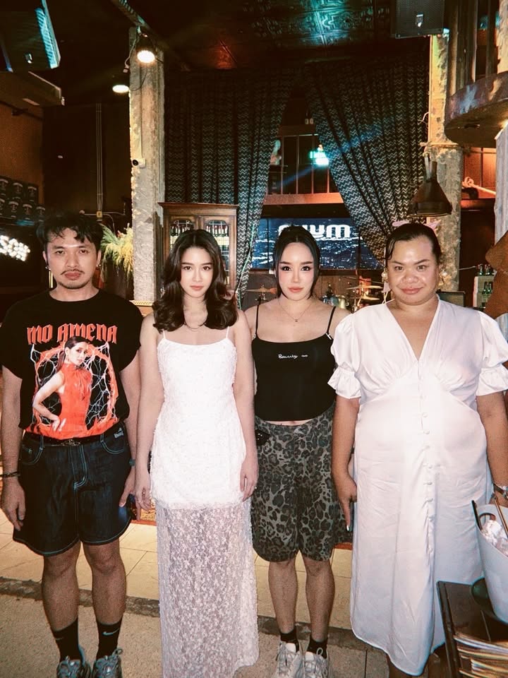 โม - อมีนา พินิจ