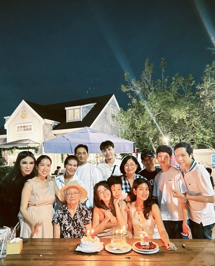 โม - อมีนา พินิจ